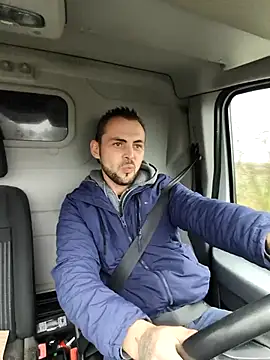 papichulo0099 online show from November 10, 2025, 7:13 am