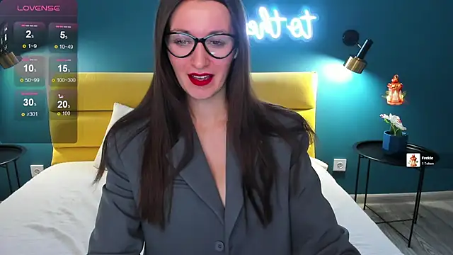 Joan Nelson online show from February 3, 2026, 1:27 am