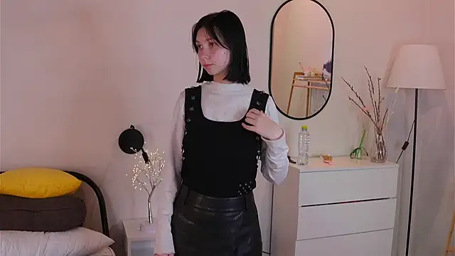 Snapshot of SuzanneHowse chatting on November 22, 2025, 7:40 am SuzanneHowse online show from November 22, 2025, 7:40 am