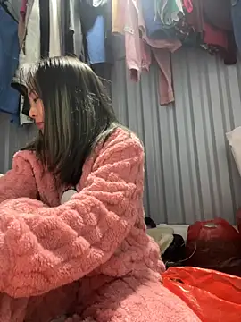 AAANINE22 online show from November 30, 2025, 12:50 pm