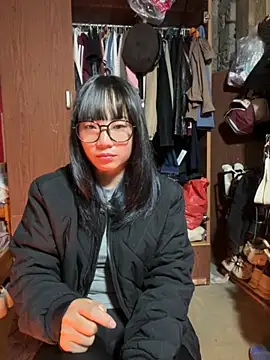 AAANINE22 online show from October 28, 2025, 1:21 pm