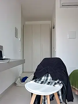 mrlyuis online show from February 25, 2026, 1:11 pm