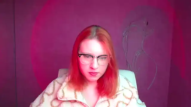 ScarletVixen  online show from September 17, 2025, 5:37 pm