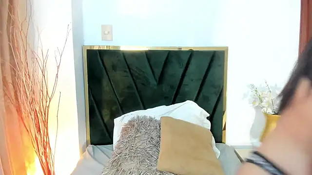 SagiraBelle online show from October 9, 2025, 5:57 pm