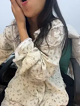 Snapshot of bunny_b4nny chatting on December 4, 2025, 3:00 pm bunny b4nny online show from December 4, 2025, 3:00 pm