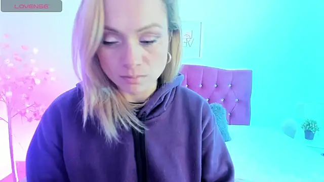 scarlett blake11 online show from October 3, 2025, 4:36 am