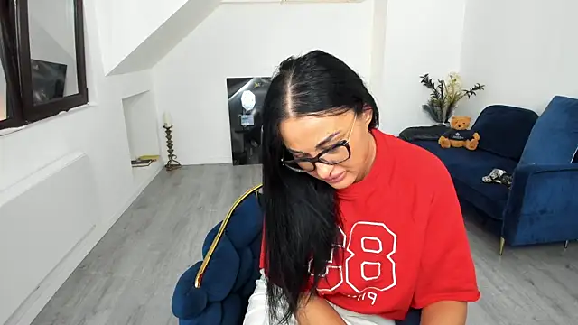 Helen Sinn online show from September 22, 2025, 3:45 am