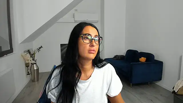 Helen Sinn online show from October 6, 2025, 4:46 am