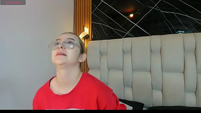 kristal joi dl online show from November 13, 2025, 12:42 pm