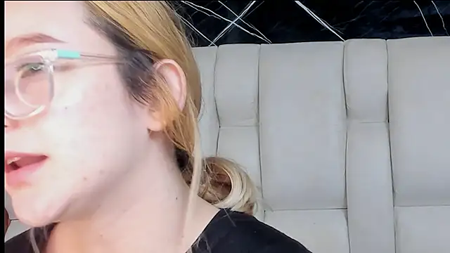 kristal joi dl online show from November 21, 2025, 1:15 am