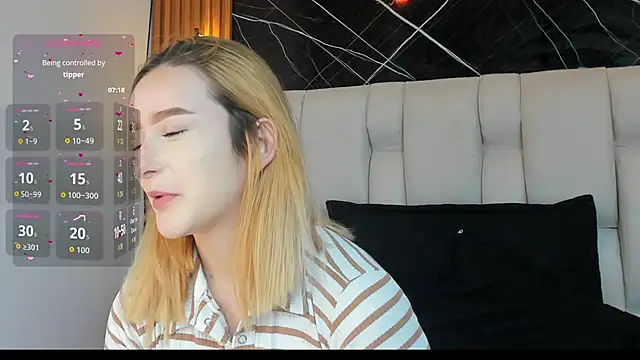 kristal joi dl online show from November 10, 2025, 12:21 pm