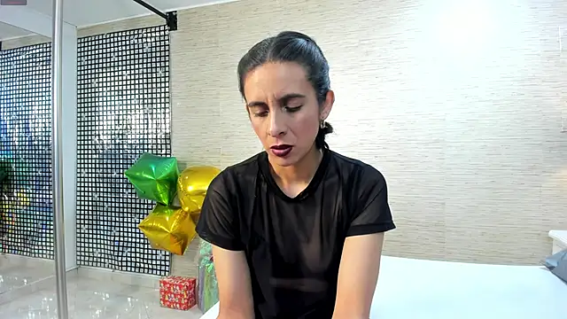 Snapshot of MiaAmore_ chatting on November 21, 2025, 9:25 pm MiaAmore online show from November 21, 2025, 9:25 pm