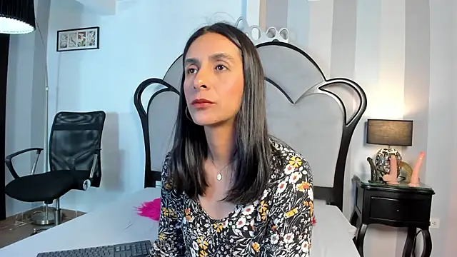 Snapshot of MiaAmore_ chatting on July 2, 2026, 6:36 pm MiaAmore online show from July 2, 2026, 6:36 pm