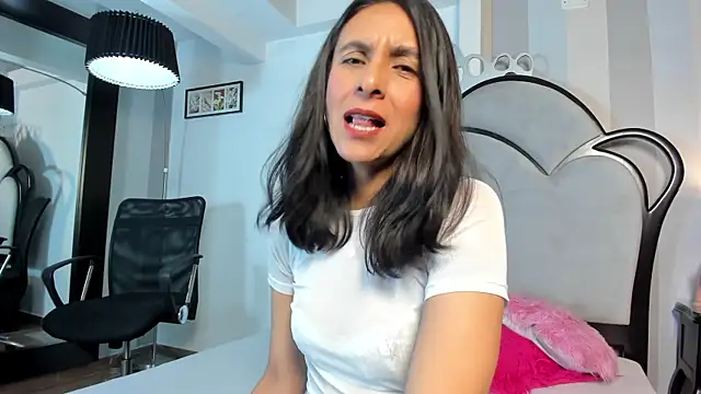 Snapshot of MiaAmore_ chatting on June 19, 2026, 4:46 pm MiaAmore online show from June 19, 2026, 4:46 pm