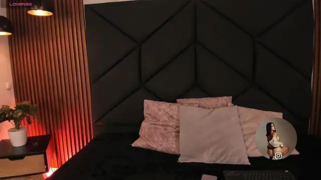 SophieCollins 1 online show from October 29, 2025, 11:42 am