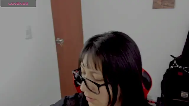 lilitth777 online show from November 10, 2025, 11:54 pm