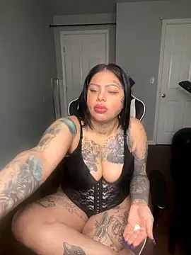 chicanachic13 online show from October 8, 2025, 11:16 pm