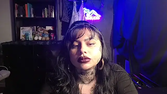 chicanachic13 online show from March 11, 2026, 6:07 am