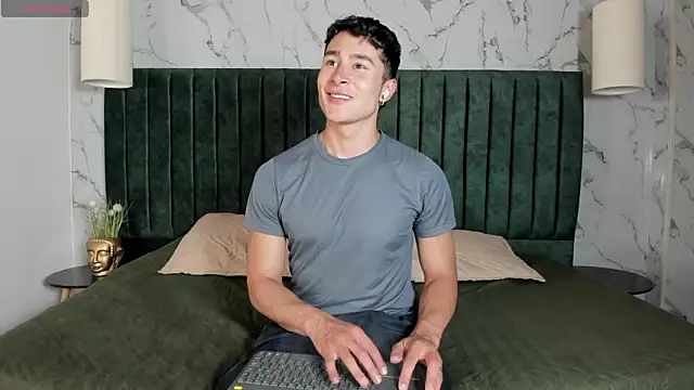 AustinJones  online show from January 14, 2026, 9:18 pm