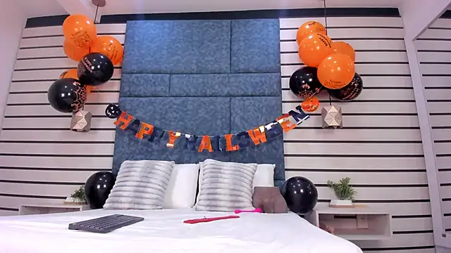 NatyLeone online show from October 17, 2025, 8:32 pm