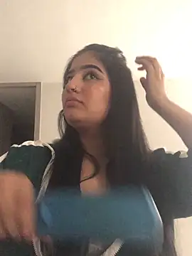 Miia Parker online show from November 3, 2025, 12:42 pm