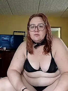 XEmoxkittyx online show from May 13, 2026, 12:06 am