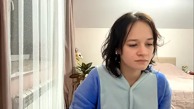 KellySayli online show from September 28, 2025, 6:15 pm