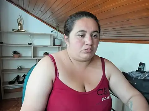 Khloe Tommson  online show from November 6, 2025, 12:09 pm