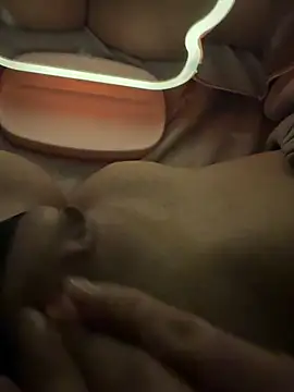 shory233 online show from November 28, 2025, 4:34 am