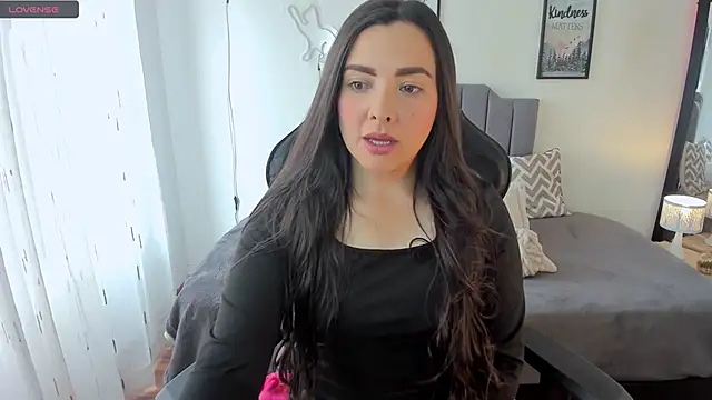 Snapshot of amaia_monet chatting on October 12, 2025, 6:42 pm amaia monet online show from October 12, 2025, 6:42 pm