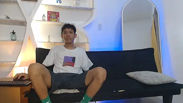 BEAUTY BOYS1 online show from October 11, 2025, 7:09 am