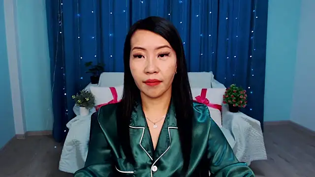 LiaPak online show from October 30, 2025, 1:04 am