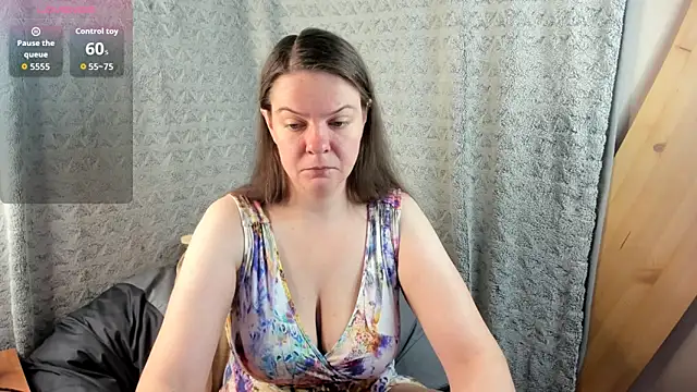 MiaLores online show from November 27, 2025, 8:15 am