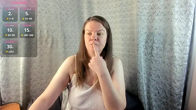 MiaLores online show from February 12, 2026, 9:09 am