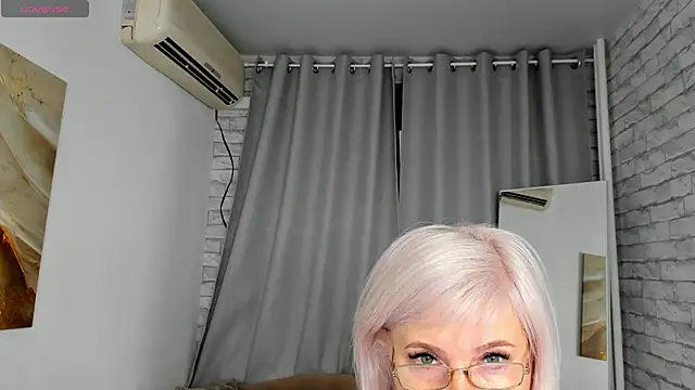 Hella Fabel online show from December 14, 2025, 1:12 am