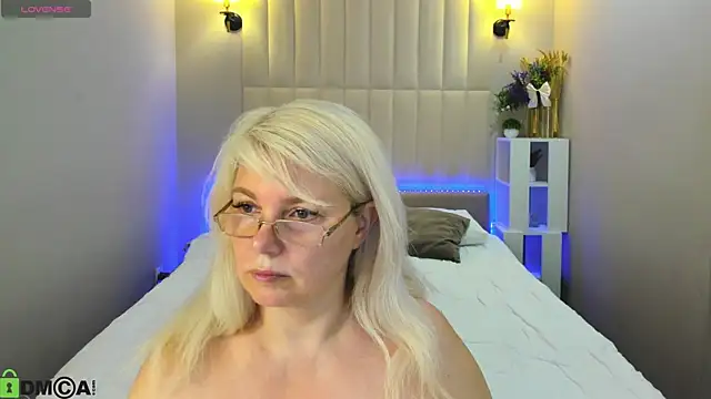 Snapshot of Hella_Fabel chatting on June 15, 2026, 1:06 am Hella Fabel online show from June 15, 2026, 1:06 am