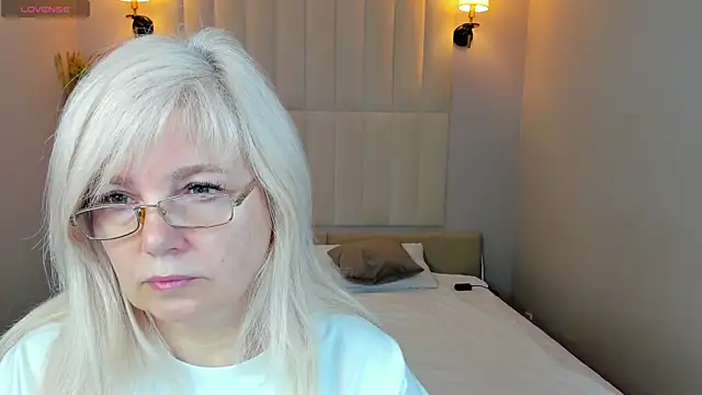 Snapshot of Hella_Fabel chatting on June 7, 2026, 1:11 am Hella Fabel online show from June 7, 2026, 1:11 am
