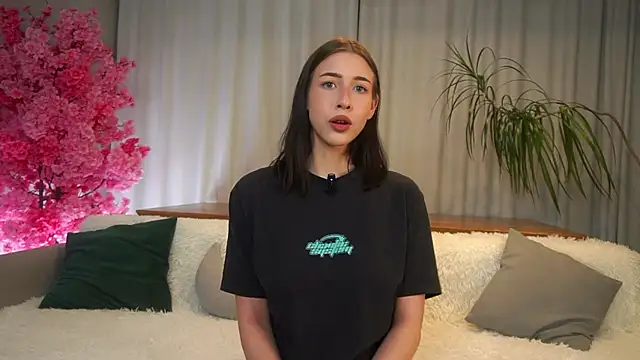 Snapshot of EviaRabasca chatting on October 12, 2025, 11:22 am EviaRabasca online show from October 12, 2025, 11:22 am