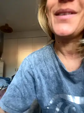 MissMolly 4U online show from October 4, 2025, 8:05 am