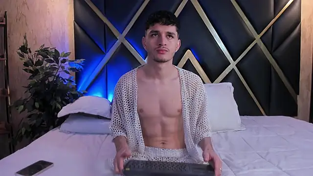 LiamMuller online show from November 11, 2025, 12:11 pm