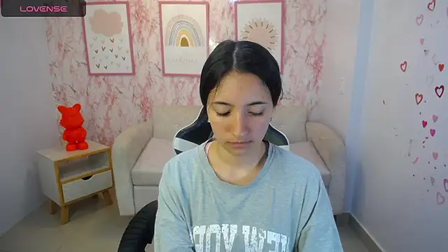 Snapshot of Kylie_ch1 chatting on October 23, 2025, 3:43 pm Kylie ch1 online show from October 23, 2025, 3:43 pm