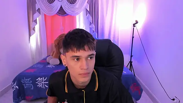 Aron Boyy online show from April 8, 2026, 8:21 pm