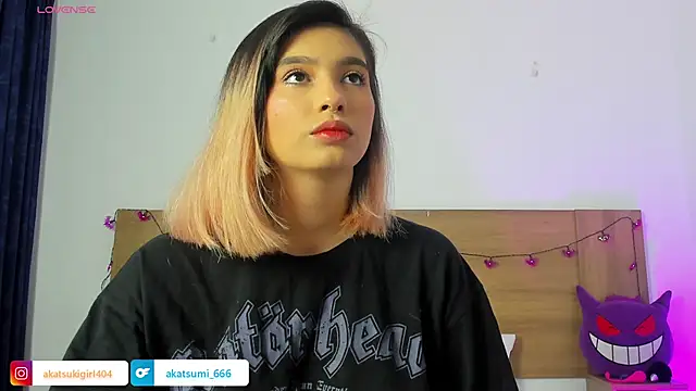 Akatsumi  online show from October 28, 2025, 9:58 pm