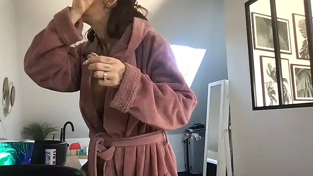 AmyStone   online show from April 14, 2026, 8:41 am