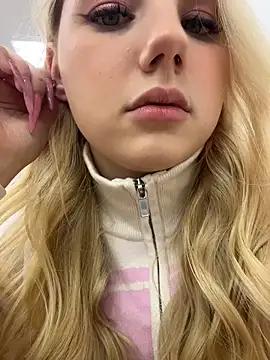 Sky Cutie online show from December 1, 2025, 4:46 am