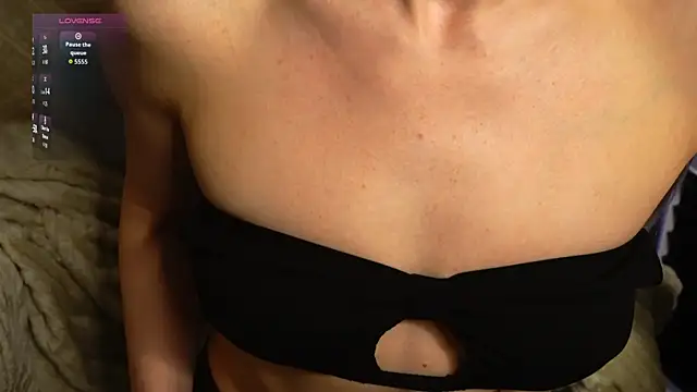 AnitaVon online show from November 18, 2025, 4:49 am