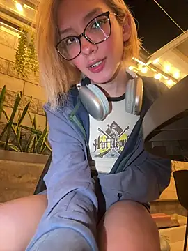 Snapshot of SweetBunnyGF chatting on May 25, 2026, 1:05 am SweetBunnyGF online show from May 25, 2026, 1:05 am