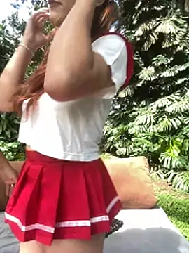 Snapshot of AliceMrtnz chatting on January 6, 2026, 4:33 pm AliceMrtnz online show from January 6, 2026, 4:33 pm