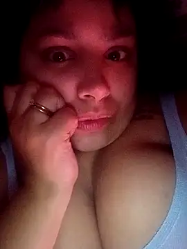 Pomelit00 online show from April 5, 2026, 6:58 pm