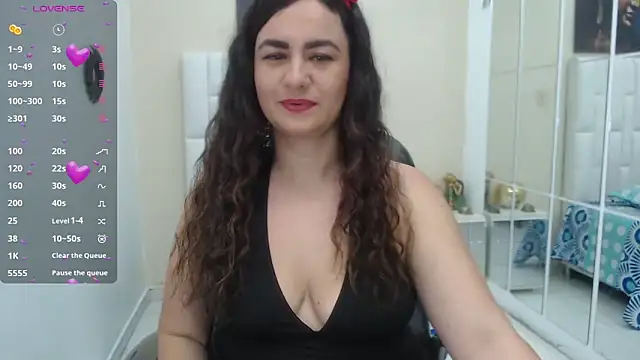 venus cortez online show from October 8, 2025, 6:30 pm